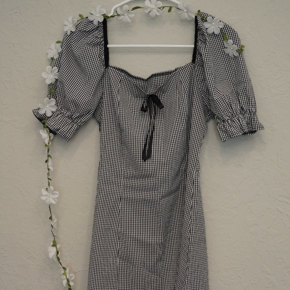 Dresses & Skirts - LAST CALL! Black & White Gingham Puffy Sleeve Vintage-looking Dress Preloved BUY
